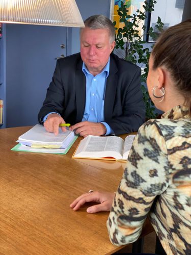 Møde med advokaten før retsmøde i Familieretten